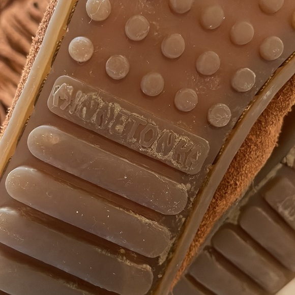 Minnetonka suede fringe boot. Excellent condition - Picture 3 of 12